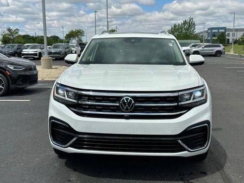Opal White Pearl Effect 2023 Volkswagen Atlas 3.6L SEL Premium R-Line
