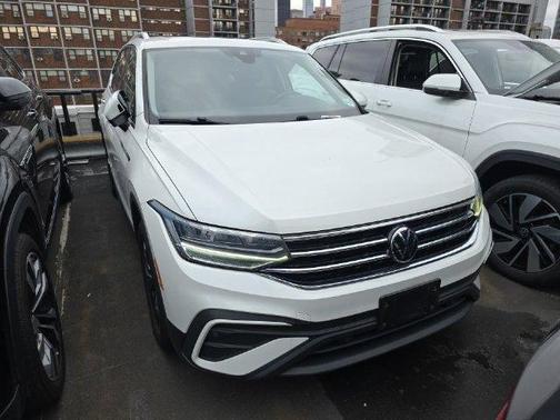 Opal White Pearl Effect 2023 Volkswagen Tiguan 2.0T SE