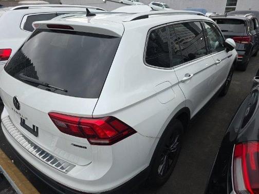 Opal White Pearl Effect 2023 Volkswagen Tiguan 2.0T SE