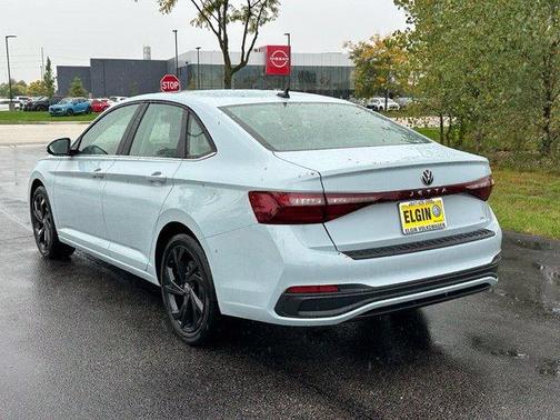 Gray 2027 Volkswagen Jetta 1.5T SE