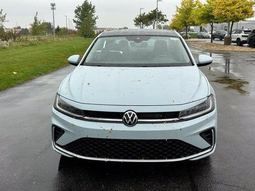 Gray 2027 Volkswagen Jetta 1.5T SE