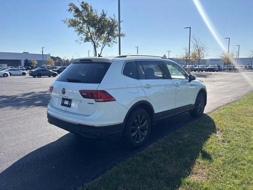Pure White 2022 Volkswagen Tiguan 2.0T SE