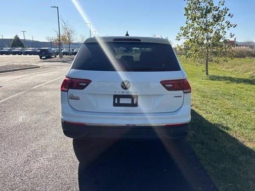 Pure White 2022 Volkswagen Tiguan 2.0T SE
