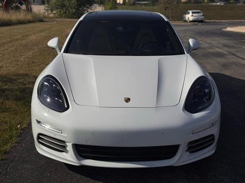 2016 Porsche Panamera 4 Edition