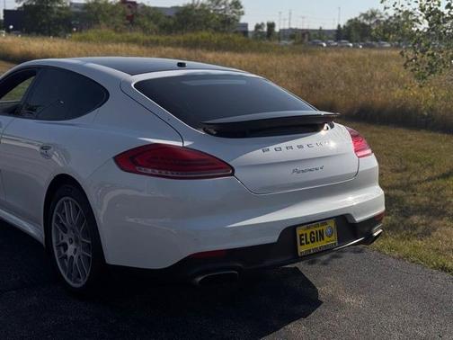 2016 Porsche Panamera 4 Edition