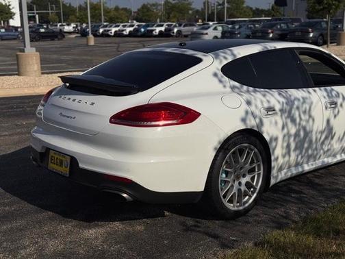 2016 Porsche Panamera 4 Edition
