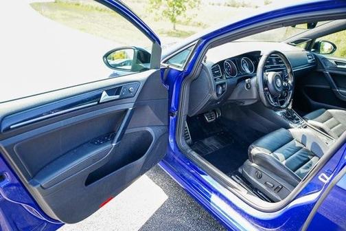 2017 Volkswagen Golf R 4-Door