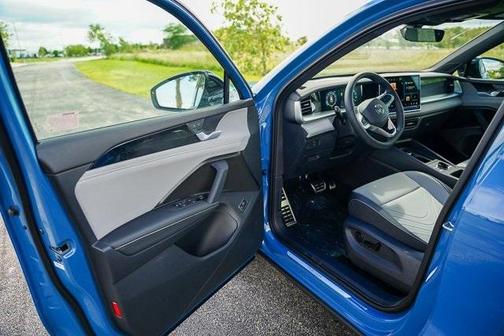 2025 Volkswagen Tiguan 2.0T SE R-Line Black