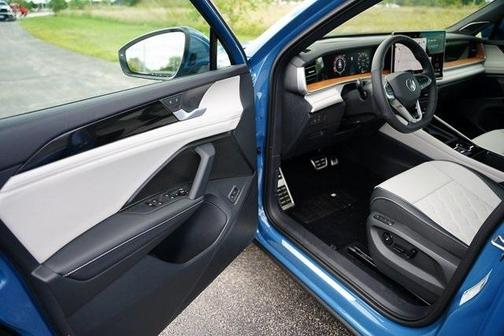 2025 Volkswagen Tiguan 2.0T SEL R-Line