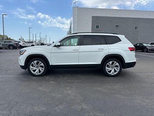 Pure White 2021 Volkswagen Atlas 3.6 V6 SE w/ Technology