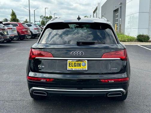 Mythos Black Metallic 2023 Audi Q5 45 S line quattro Premium