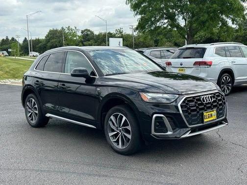 Mythos Black Metallic 2023 Audi Q5 45 S line quattro Premium