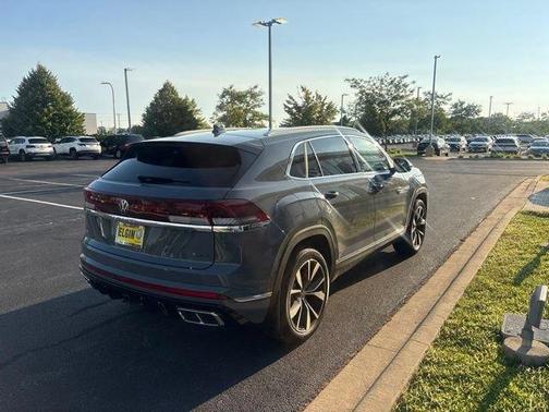 Pure Gray 2025 Volkswagen Atlas Cross Sport 2.0T SEL Premium R-Line