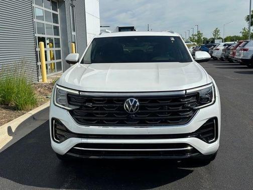Opal White Pearl Effect 2024 Volkswagen Atlas Cross Sport 2.0T SEL Premium R-Line