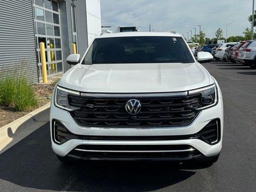 Opal White Pearl Effect 2024 Volkswagen Atlas Cross Sport 2.0T SEL Premium R-Line