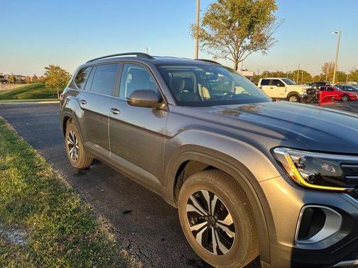 Platinum Gray Metallic 2024 Volkswagen Atlas 2.0T SE