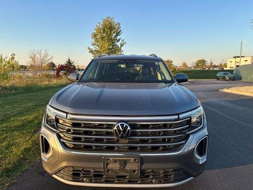 Platinum Gray Metallic 2024 Volkswagen Atlas 2.0T SE