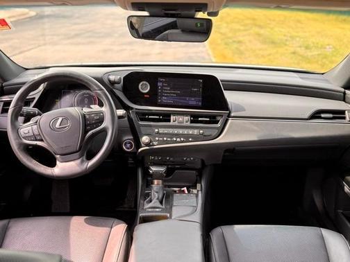 2022 Lexus ES 300h 300H