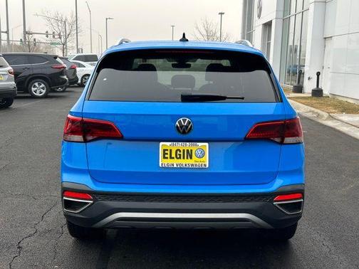 Cornflower Blue 2024 Volkswagen Taos 1.5T SE
