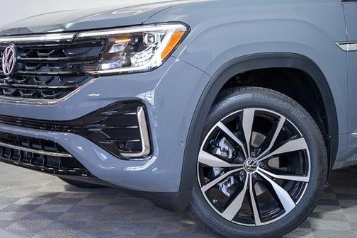 2025 Volkswagen Atlas Cross Sport 2.0T SEL Premium R-Line