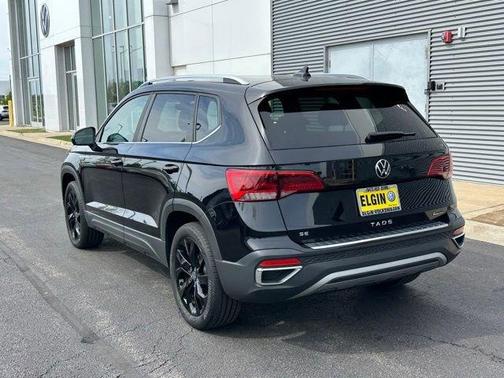 Deep Black Pearl Effect 2022 Volkswagen Taos 1.5T SE
