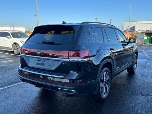 Deep Black Pearl Effect 2026 Volkswagen Atlas 2.0T SE W/TECHNOLOGY