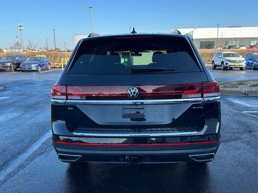 Deep Black Pearl Effect 2026 Volkswagen Atlas 2.0T SE W/TECHNOLOGY