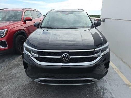 Deep Black Pearl Effect 2023 Volkswagen Taos 1.5T SEL