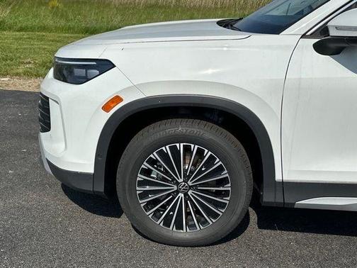 Pure White 2026 Volkswagen Tiguan 2.0T S