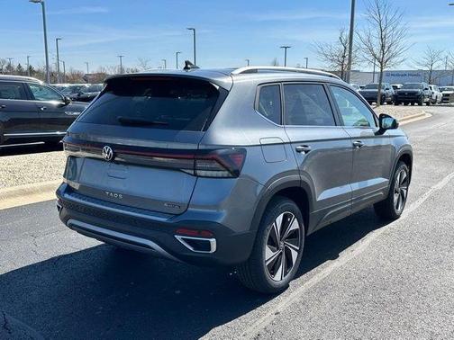 Platinum Gray Metallic 2026 Volkswagen Taos 1.5T SE