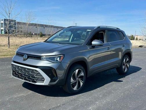Platinum Gray Metallic 2026 Volkswagen Taos 1.5T SE