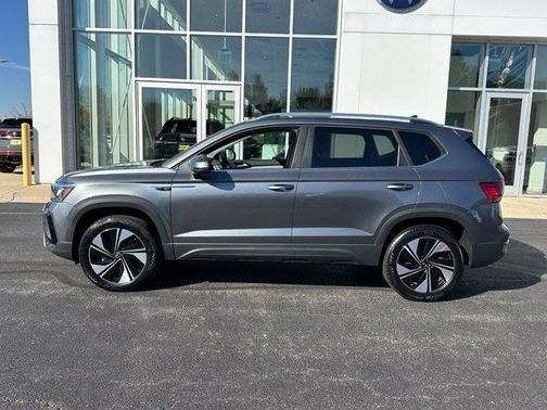 Platinum Gray Metallic 2023 Volkswagen Taos 1.5T SE