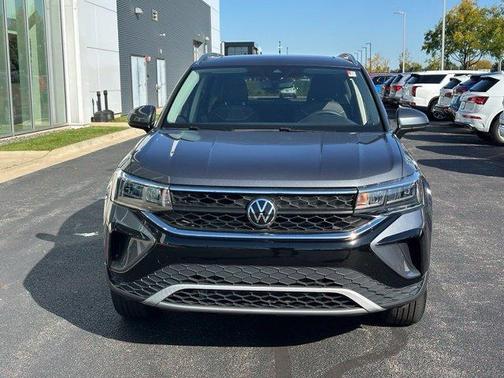 Platinum Gray Metallic 2023 Volkswagen Taos 1.5T SE