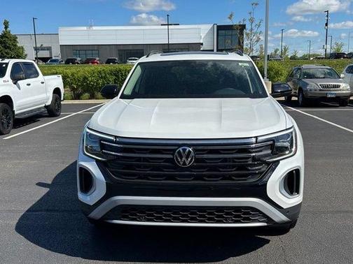 Opal White Pearl 2026 Volkswagen Atlas 2.0T Peak Edition