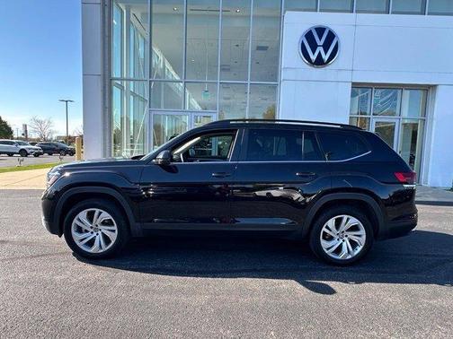 Deep Black Pearl Effect 2023 Volkswagen Atlas 3.6L SE w/Technology