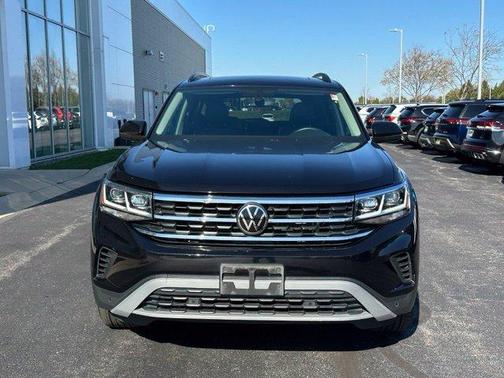 Deep Black Pearl Effect 2023 Volkswagen Atlas 3.6L SE w/Technology