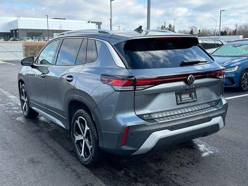 Platinum Gray Metallic 2026 Volkswagen Tiguan 2.0T SE