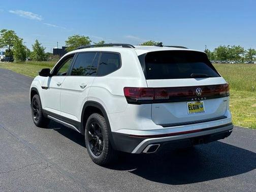 Opal White Pearl 2026 Volkswagen Atlas 2.0T Peak Edition