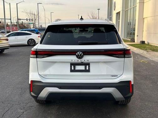 Pure White 2026 Volkswagen Tiguan 2.0T SE