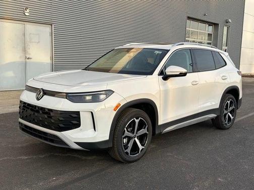 Pure White 2026 Volkswagen Tiguan 2.0T SE