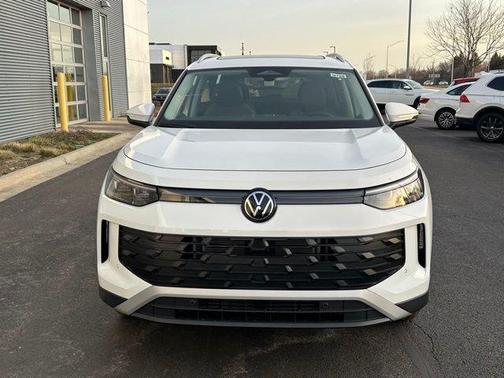 Pure White 2026 Volkswagen Tiguan 2.0T SE