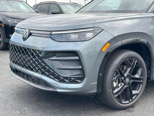 Platinum Gray Metallic 2026 Volkswagen Tiguan 2.0T SE R-Line Black
