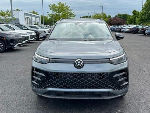 Platinum Gray Metallic 2026 Volkswagen Tiguan 2.0T SE R-Line Black