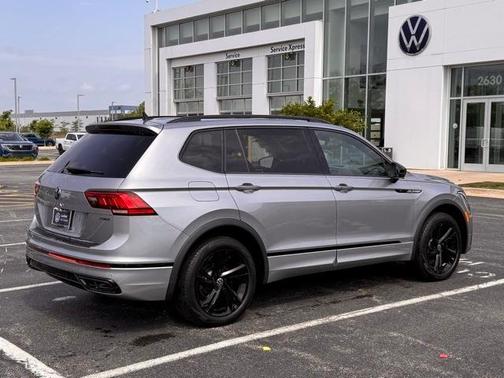 2024 Volkswagen Tiguan 2.0T SE R-Line Black