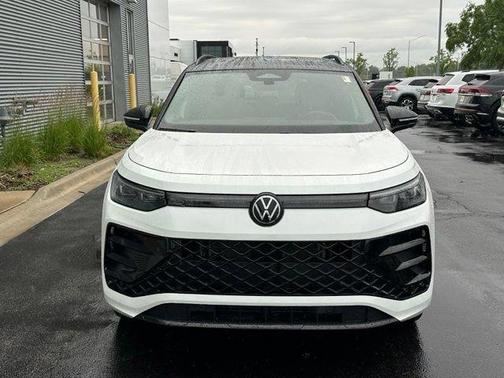 Opal White W/Black Roof 2025 Volkswagen Tiguan 2.0T SE R-Line Black