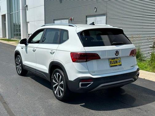 Pure White 2022 Volkswagen Taos 1.5T SE