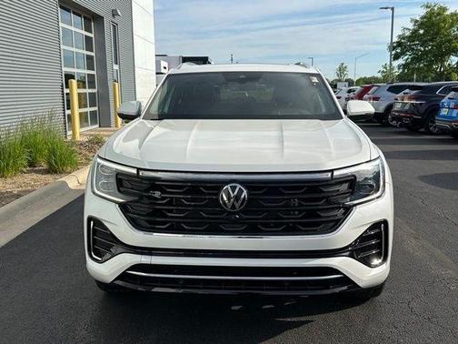 Opal White Pearl Effect 2025 Volkswagen Atlas Cross Sport 2.0T SEL Premium R-Line