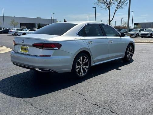 Reflex Silver Metallic 2020 Volkswagen Passat 2.0T SEL