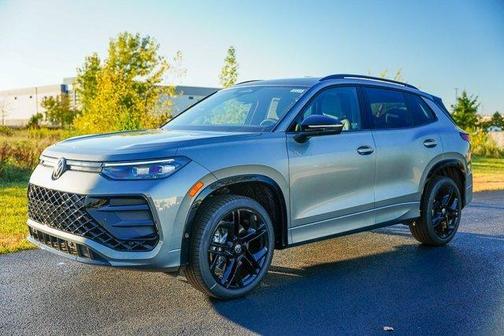 2025 Volkswagen Tiguan 2.0T SE R-Line Black