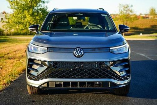 2025 Volkswagen Tiguan 2.0T SE R-Line Black
